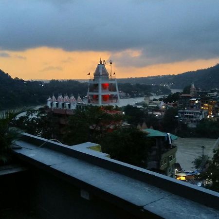 Bunkstay Coworking Hostel & Glamping Rishikesh Bagian luar foto