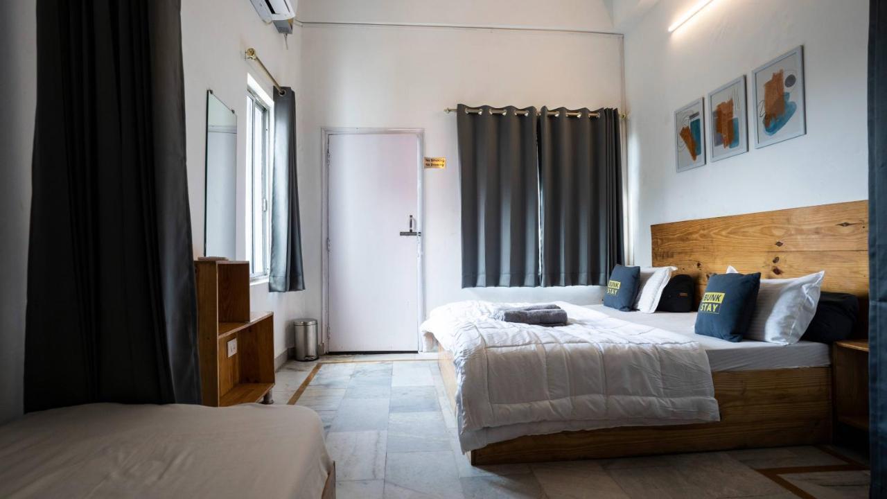 Bunkstay Coworking Hostel & Glamping Rishikesh Bagian luar foto