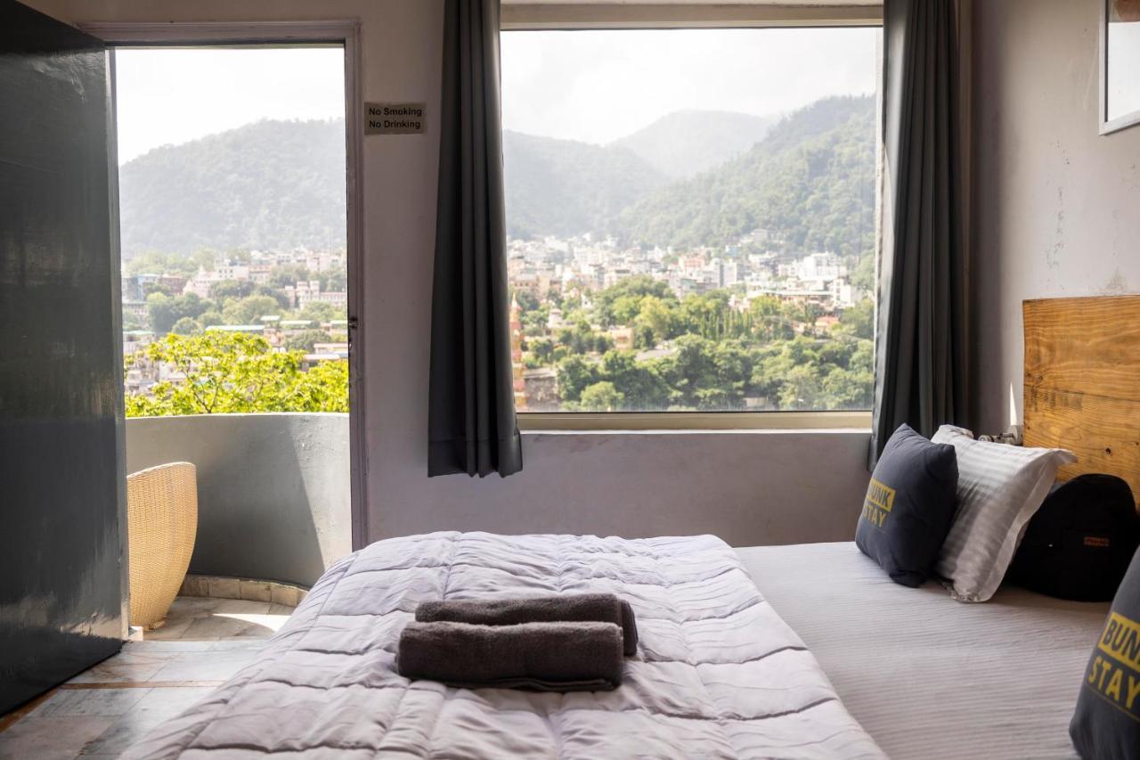 Bunkstay Coworking Hostel & Glamping Rishikesh Bagian luar foto