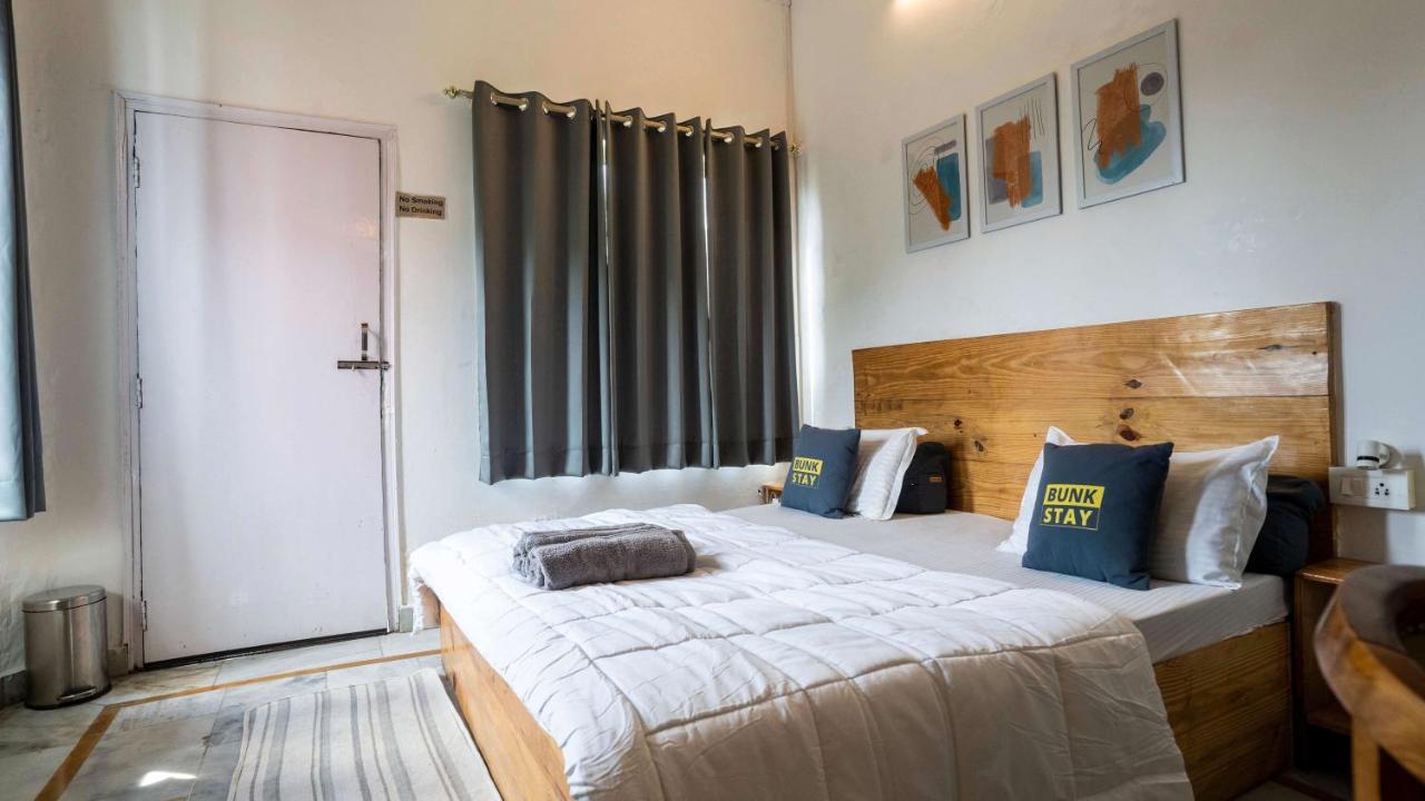 Bunkstay Coworking Hostel & Glamping Rishikesh Bagian luar foto