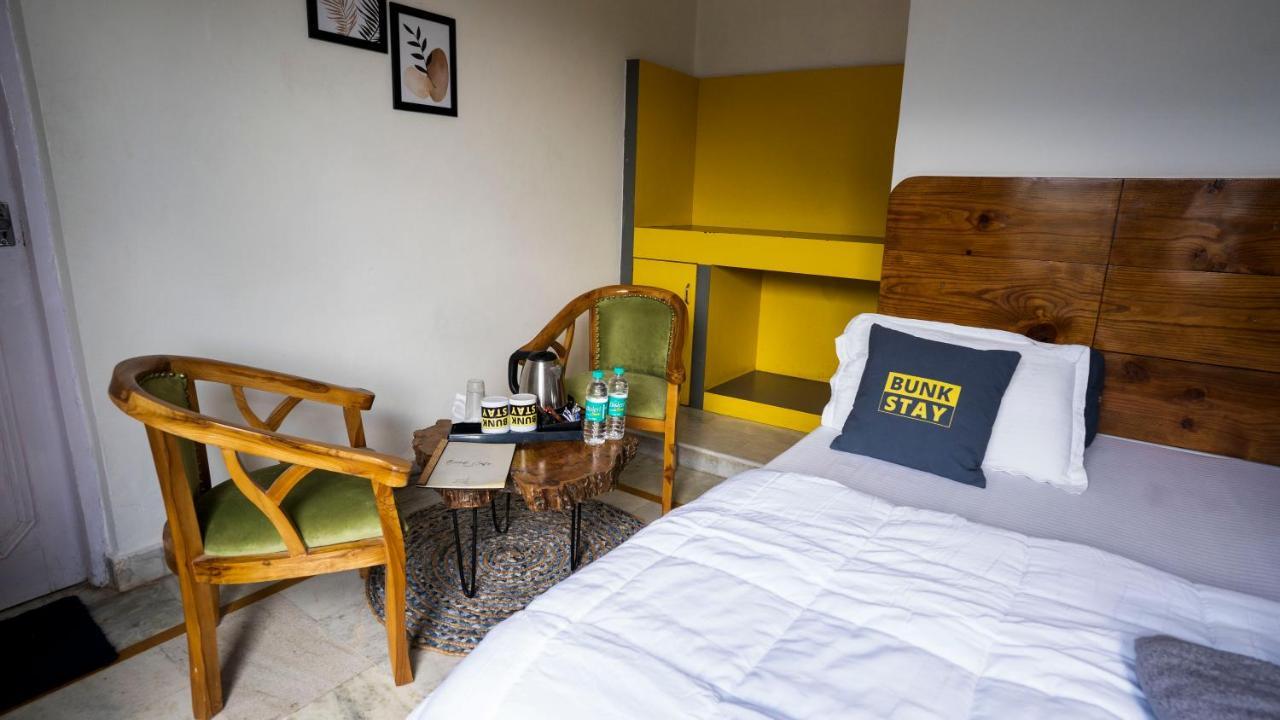 Bunkstay Coworking Hostel & Glamping Rishikesh Bagian luar foto