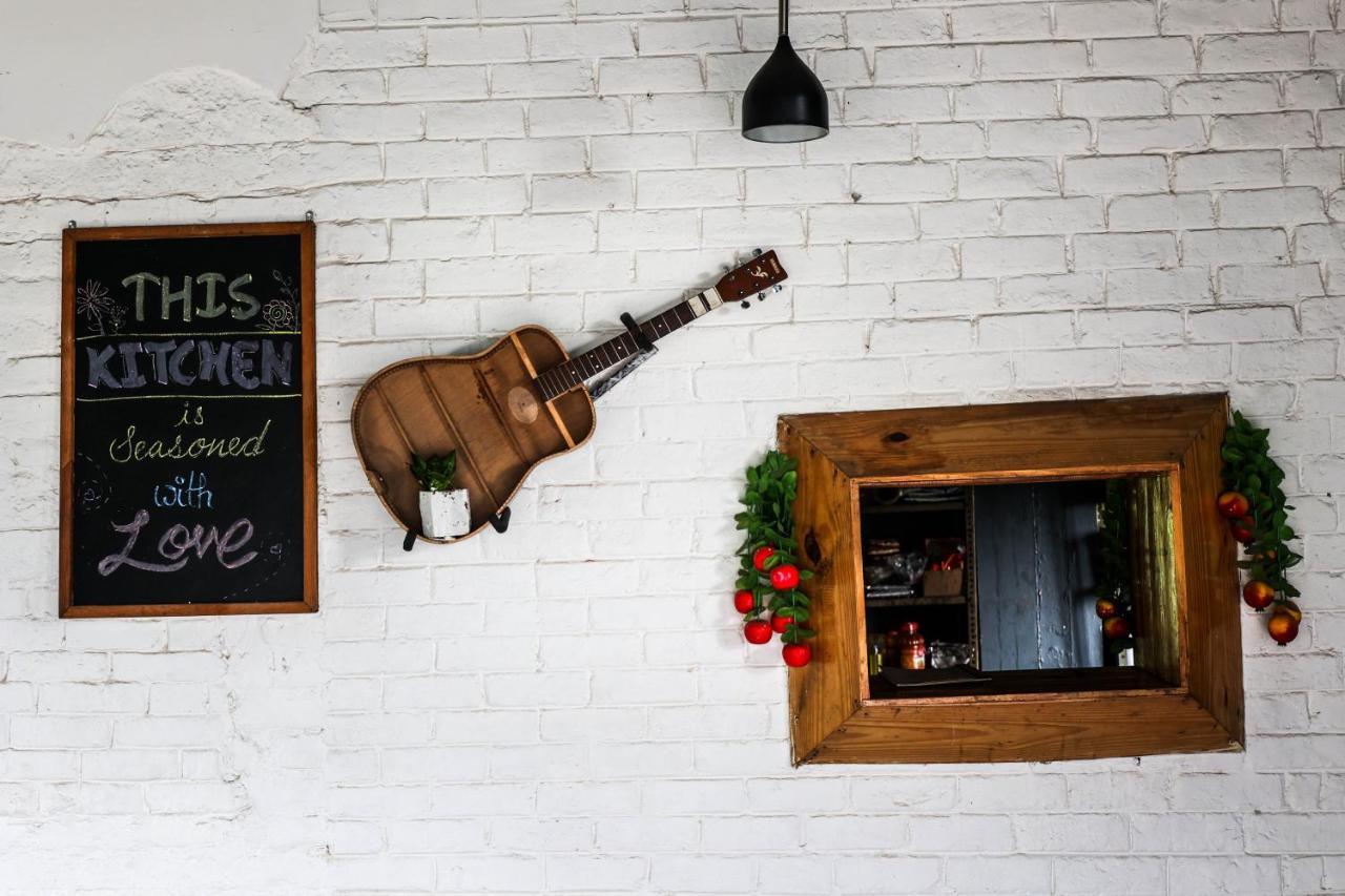 Bunkstay Coworking Hostel & Glamping Rishikesh Bagian luar foto
