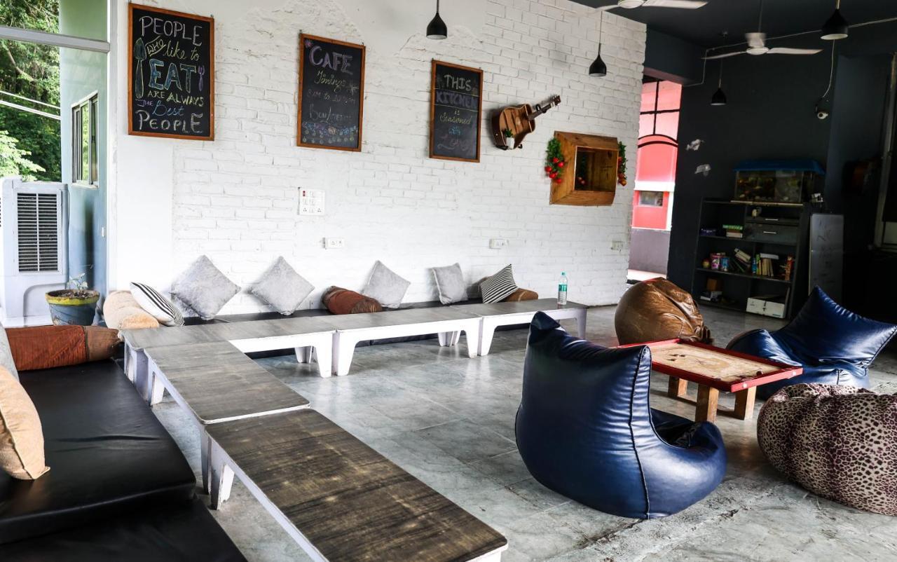Bunkstay Coworking Hostel & Glamping Rishikesh Bagian luar foto
