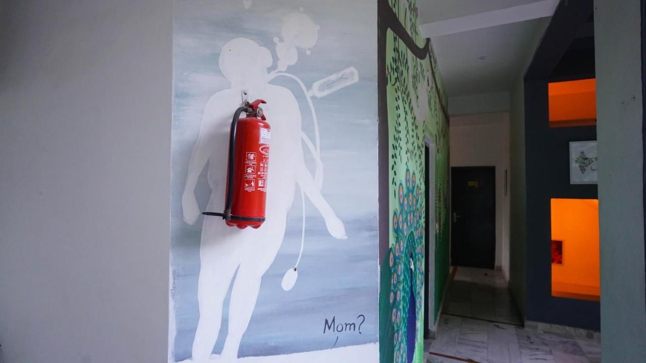 Bunkstay Coworking Hostel & Glamping Rishikesh Bagian luar foto