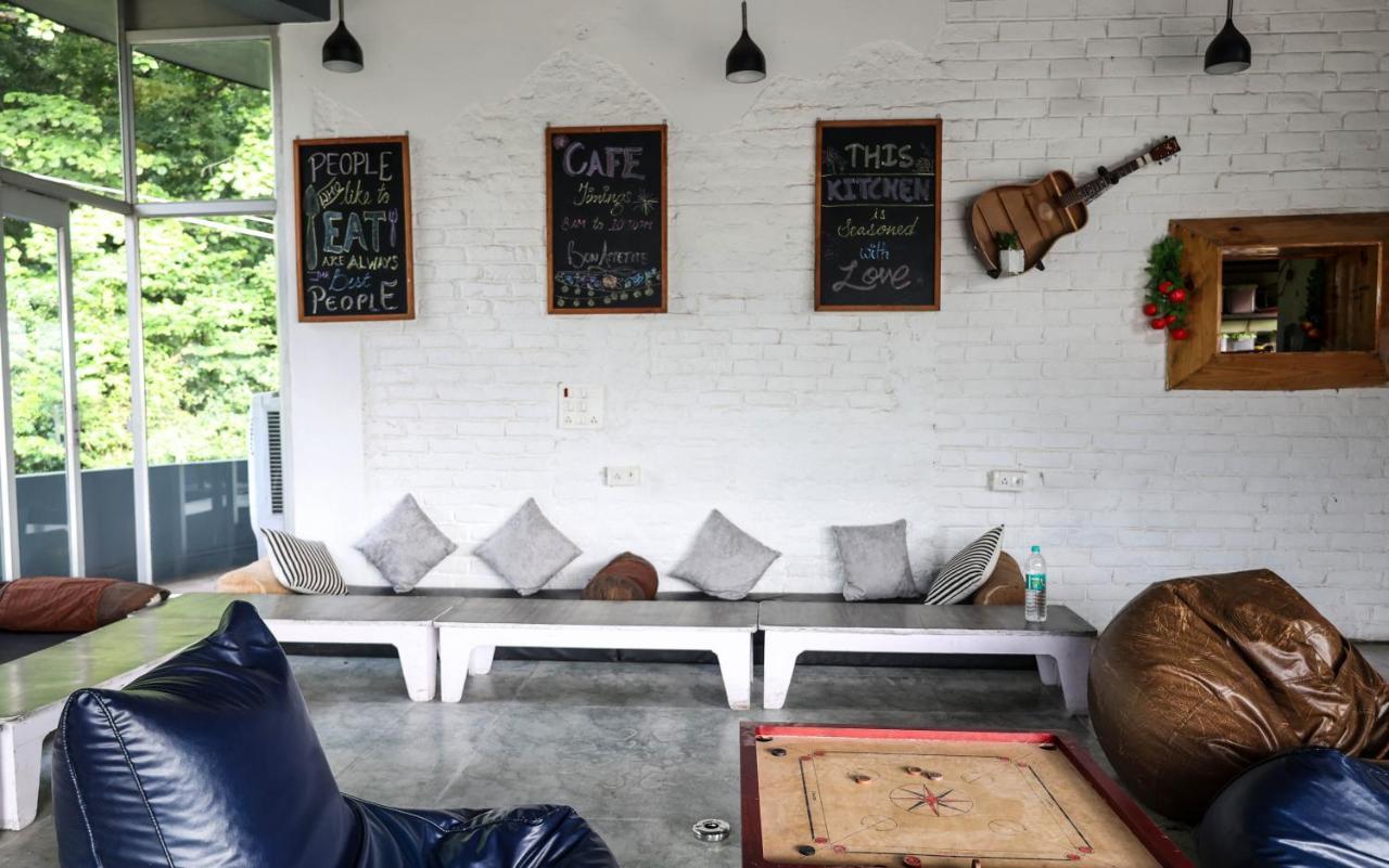 Bunkstay Coworking Hostel & Glamping Rishikesh Bagian luar foto