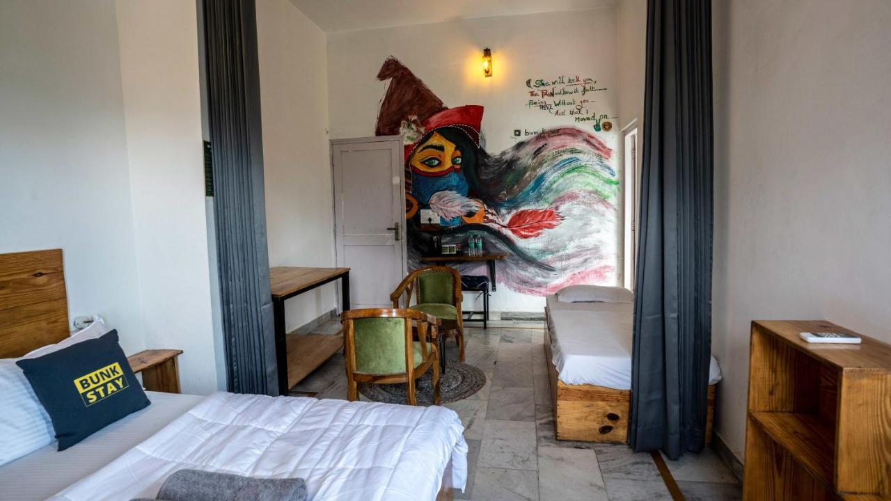 Bunkstay Coworking Hostel & Glamping Rishikesh Bagian luar foto