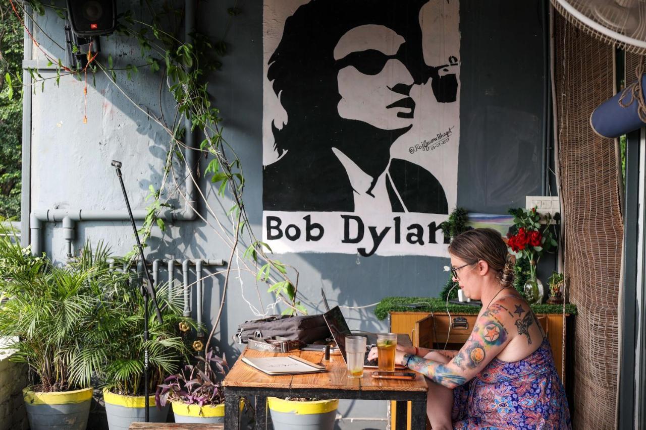 Bunkstay Coworking Hostel & Glamping Rishikesh Bagian luar foto