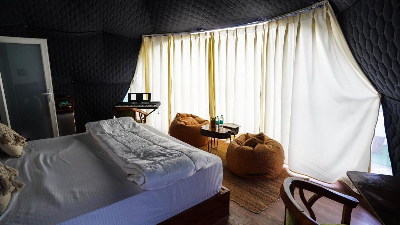 Bunkstay Coworking Hostel & Glamping Rishikesh Bagian luar foto