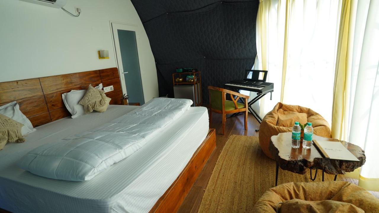 Bunkstay Coworking Hostel & Glamping Rishikesh Bagian luar foto