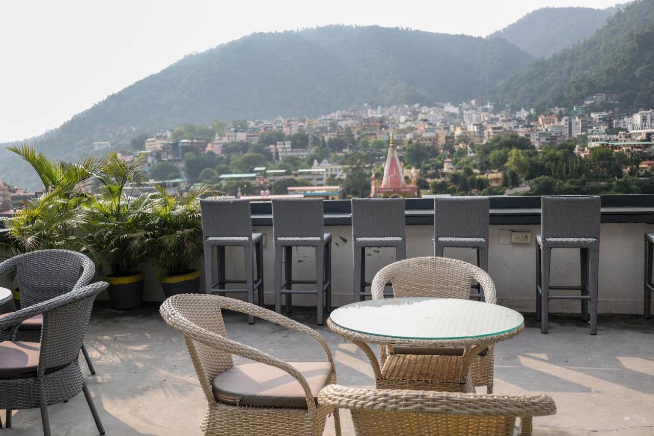 Bunkstay Coworking Hostel & Glamping Rishikesh Bagian luar foto