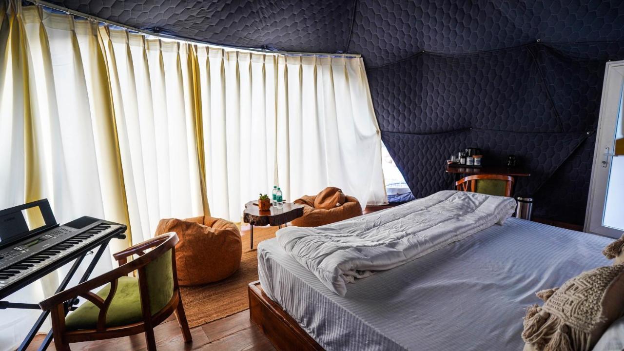 Bunkstay Coworking Hostel & Glamping Rishikesh Bagian luar foto