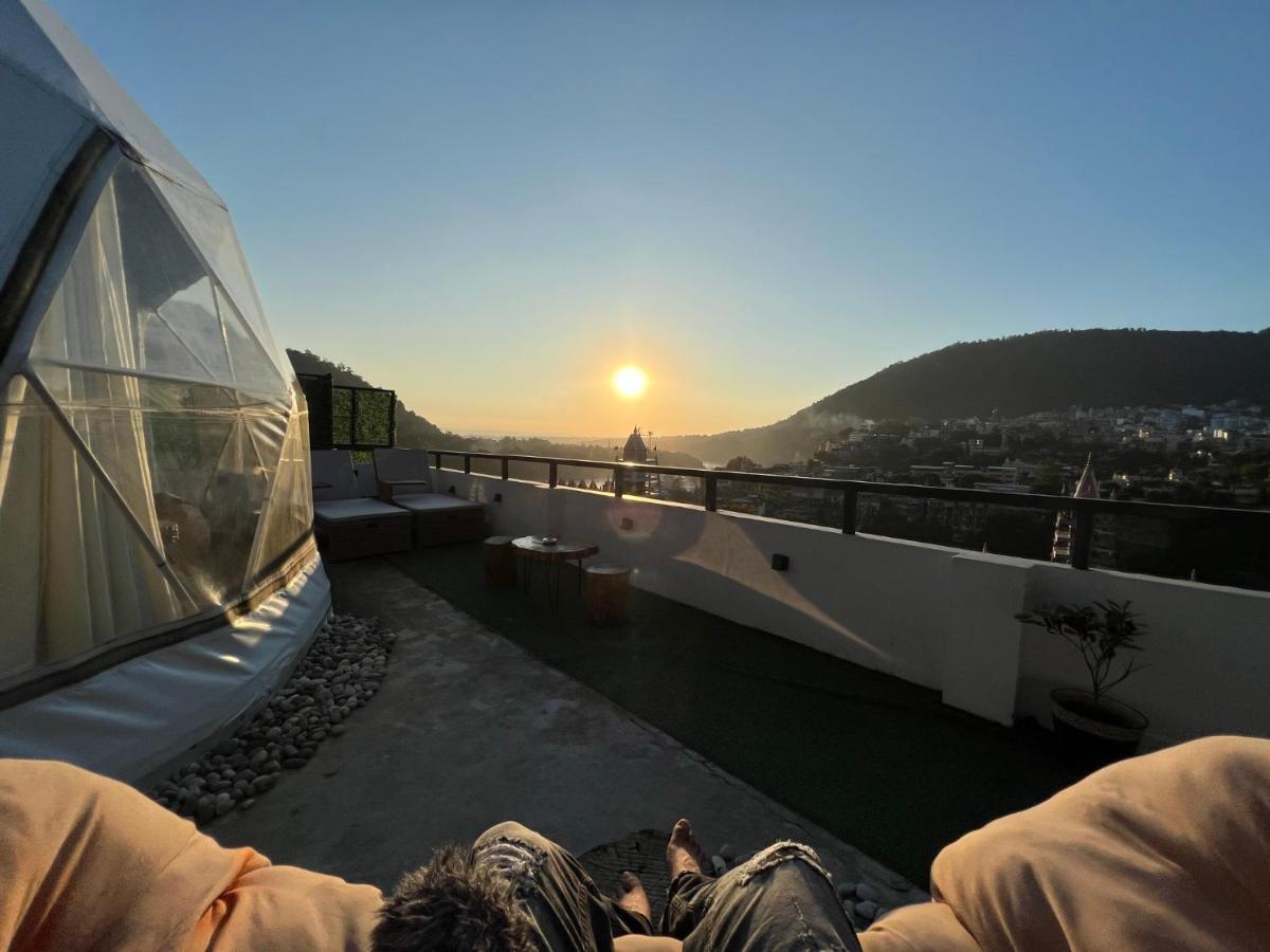 Bunkstay Coworking Hostel & Glamping Rishikesh Bagian luar foto