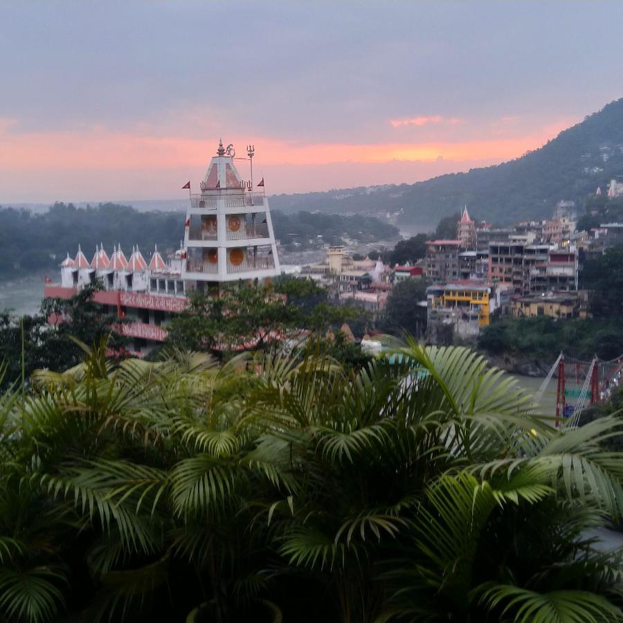 Bunkstay Coworking Hostel & Glamping Rishikesh Bagian luar foto