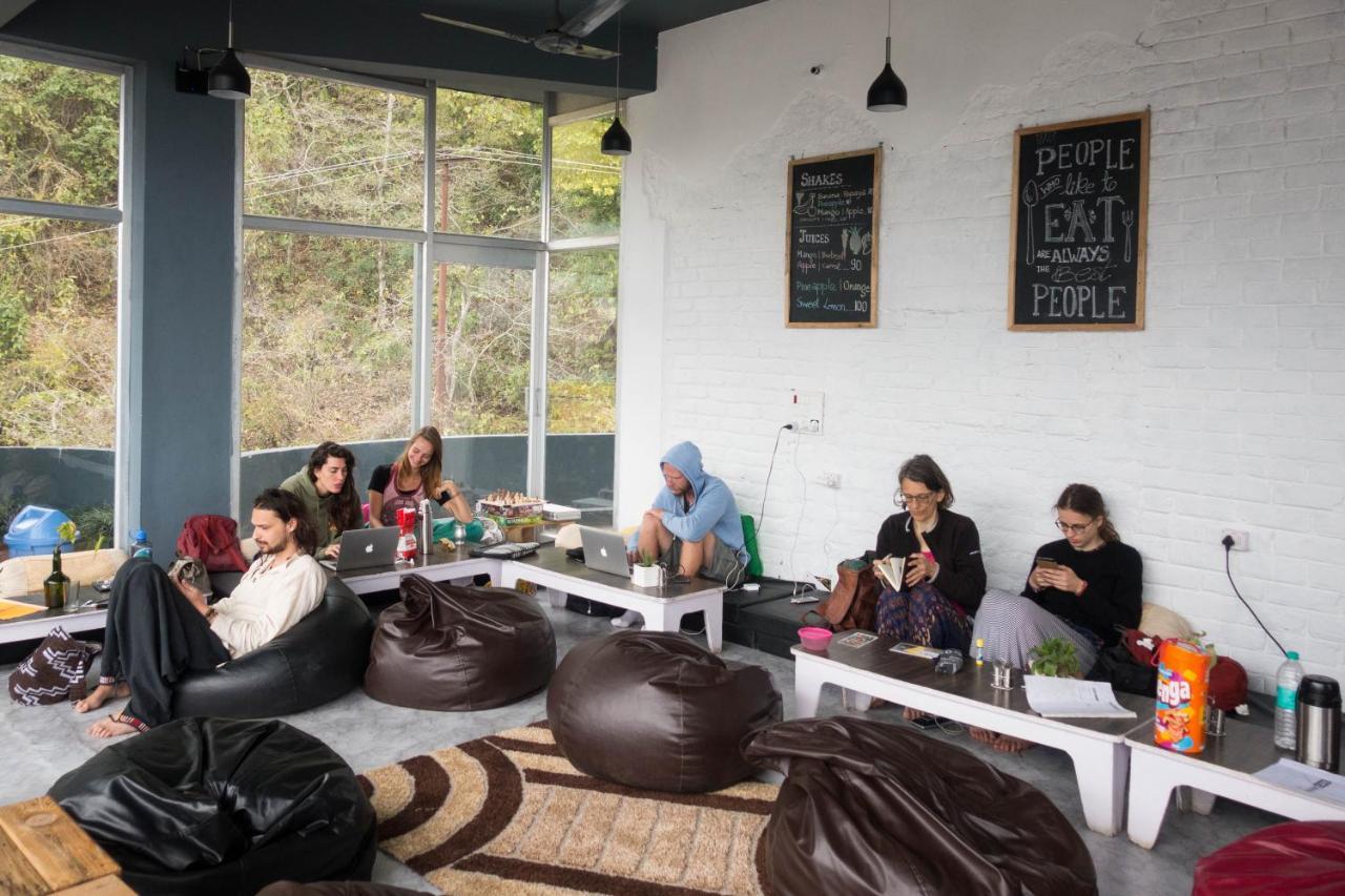 Bunkstay Coworking Hostel & Glamping Rishikesh Bagian luar foto