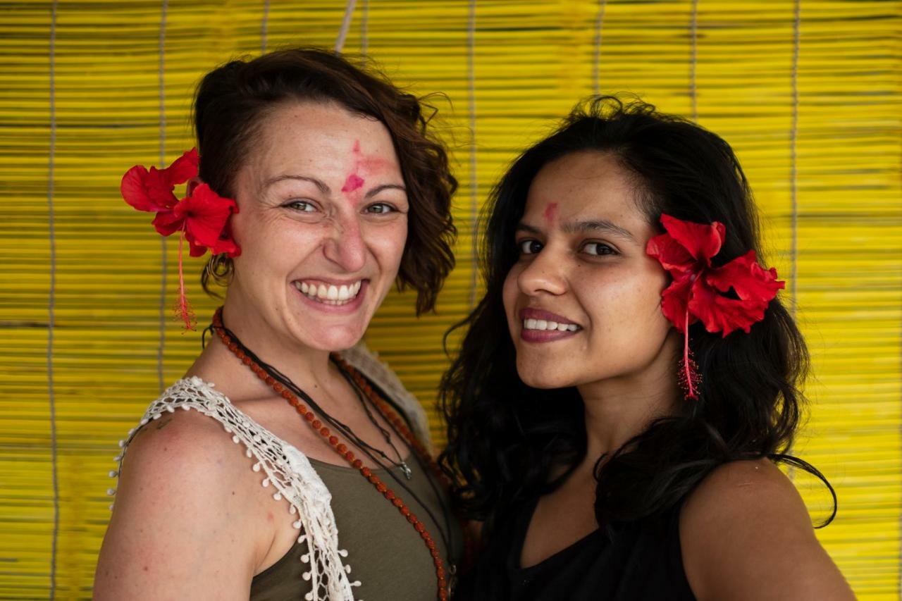 Bunkstay Coworking Hostel & Glamping Rishikesh Bagian luar foto