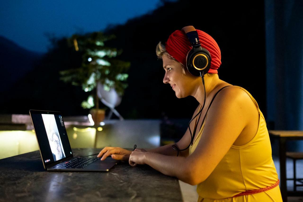 Bunkstay Coworking Hostel & Glamping Rishikesh Bagian luar foto