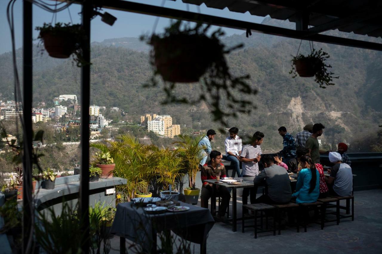 Bunkstay Coworking Hostel & Glamping Rishikesh Bagian luar foto
