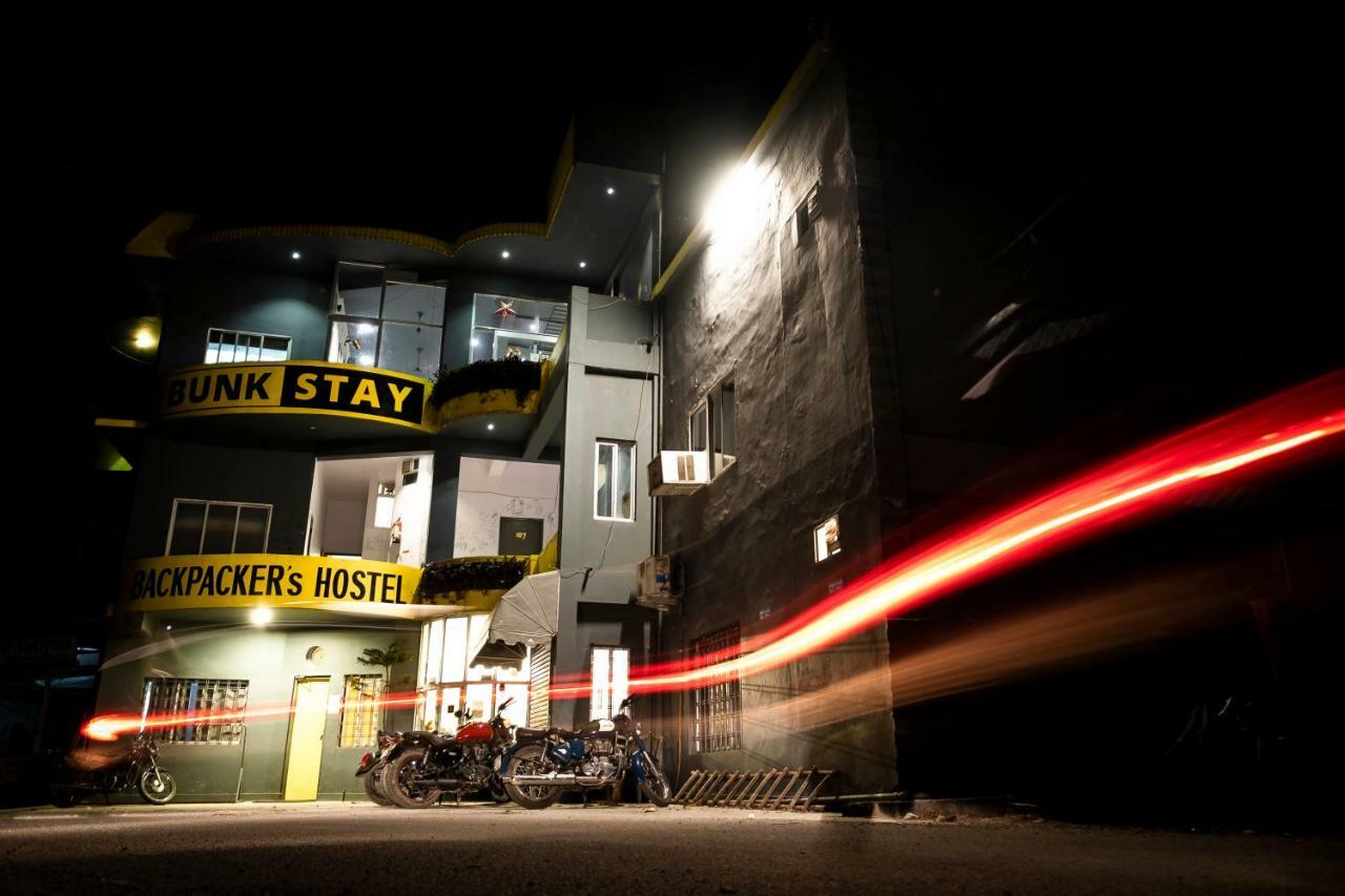 Bunkstay Coworking Hostel & Glamping Rishikesh Bagian luar foto
