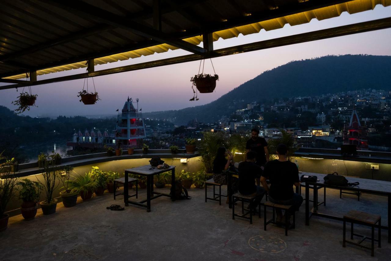 Bunkstay Coworking Hostel & Glamping Rishikesh Bagian luar foto
